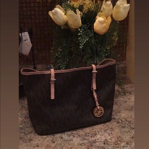 Michael kors jet set tote